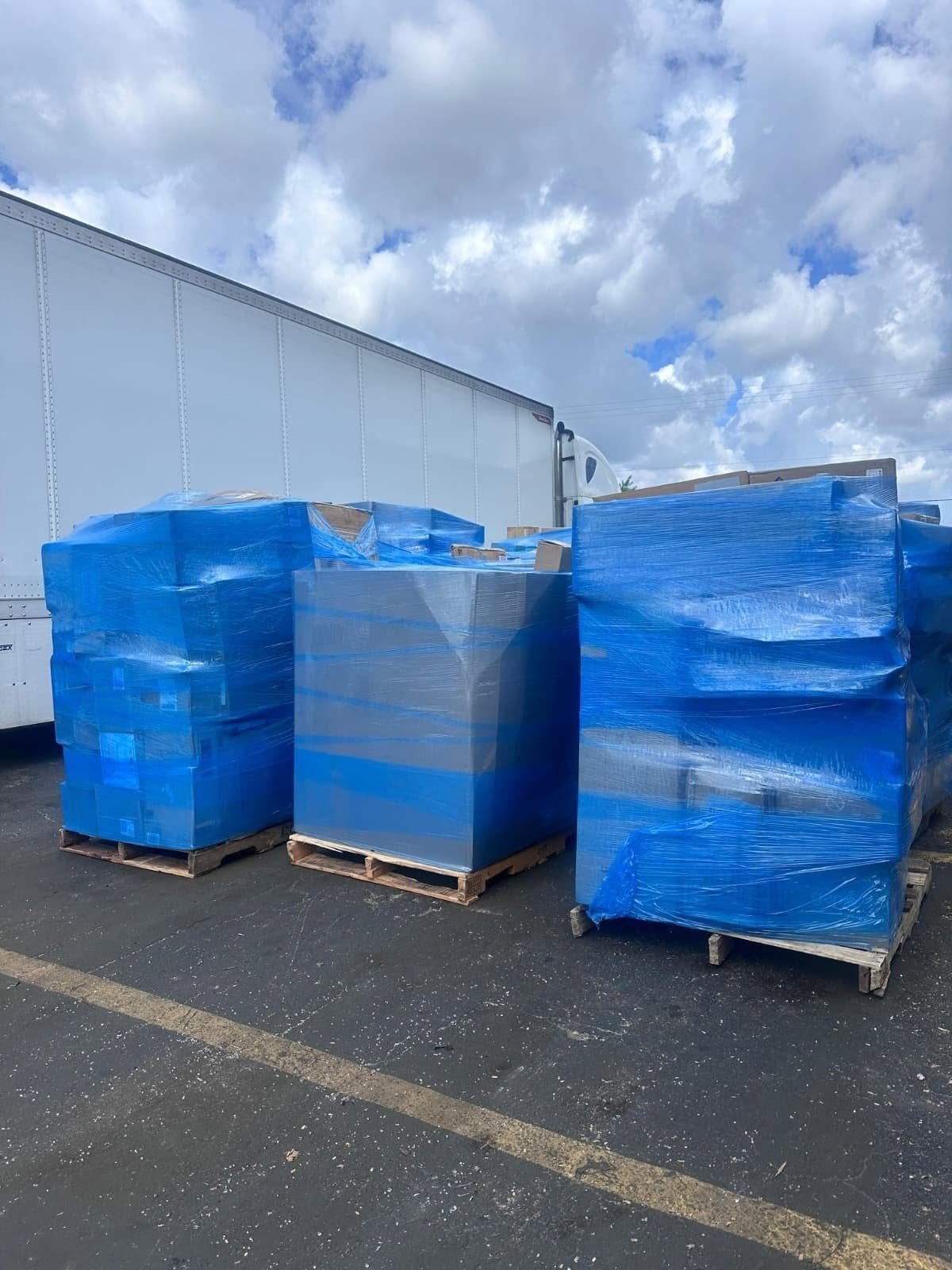 Amazon-LPN-Truckloadfdsq.jpg