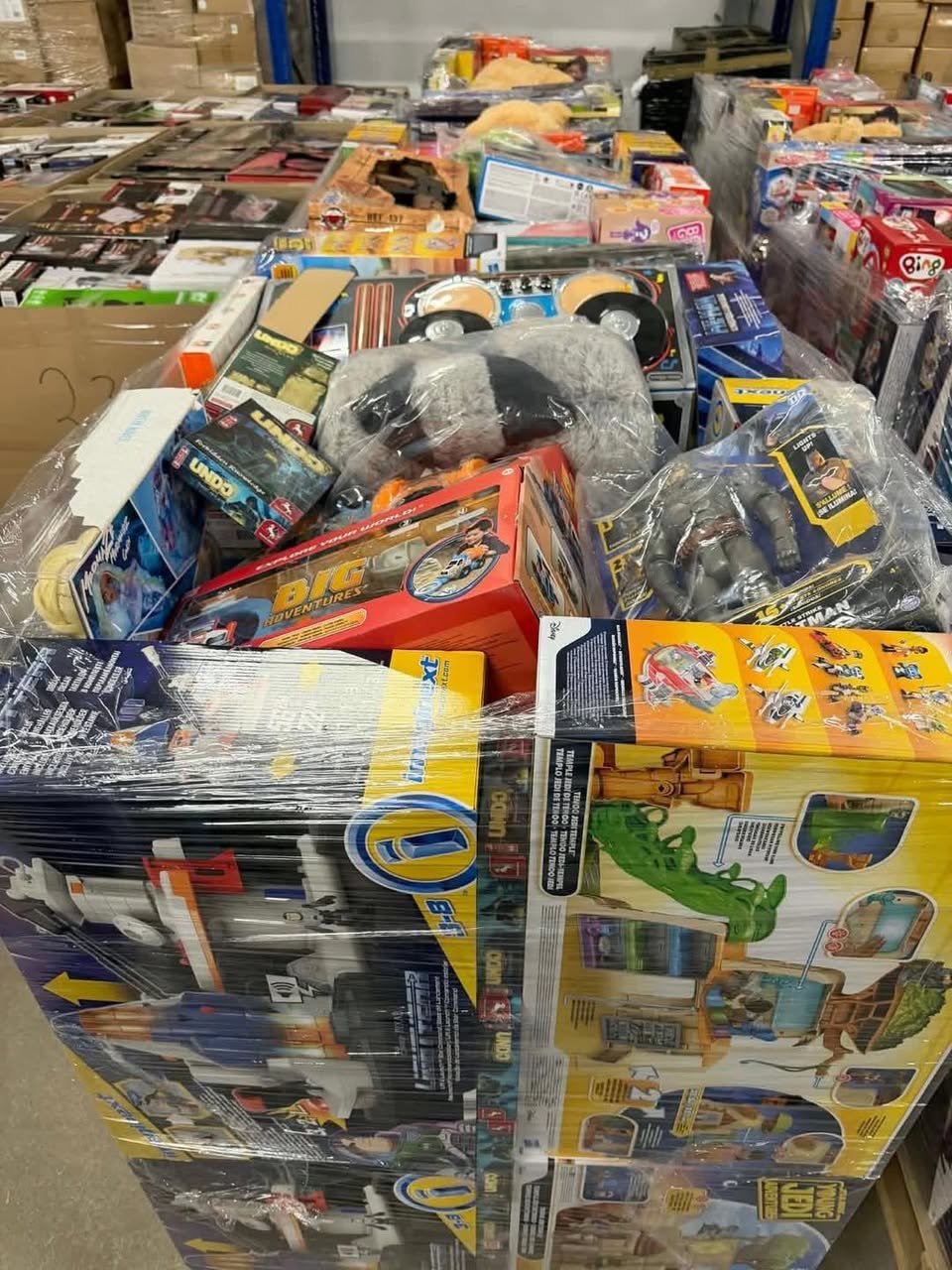 Amazon-Toys-Pallets1.jpg