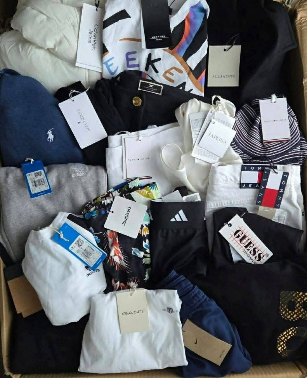 Clothing-Overstock-Wholesale-Palletsdf.jpg