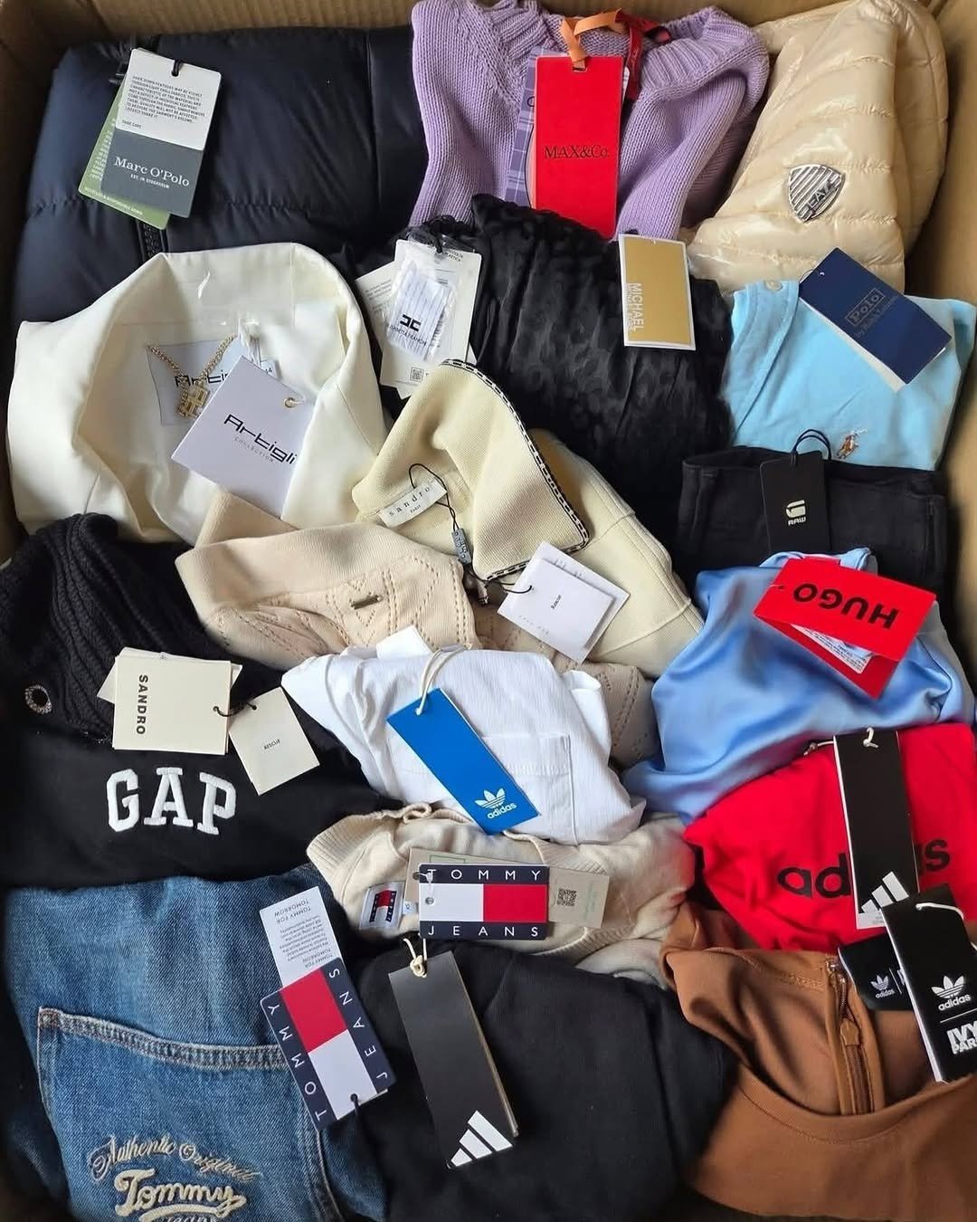 Clothing-Overstock-Wholesale-Palletse.jpg
