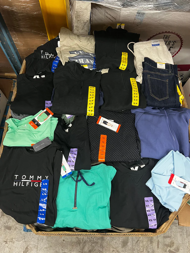 Costco-Clothing-Pallets-1.webp