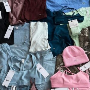 Alo Yoga Apparel Liquidation Pallet — Lot 2 - Image 3