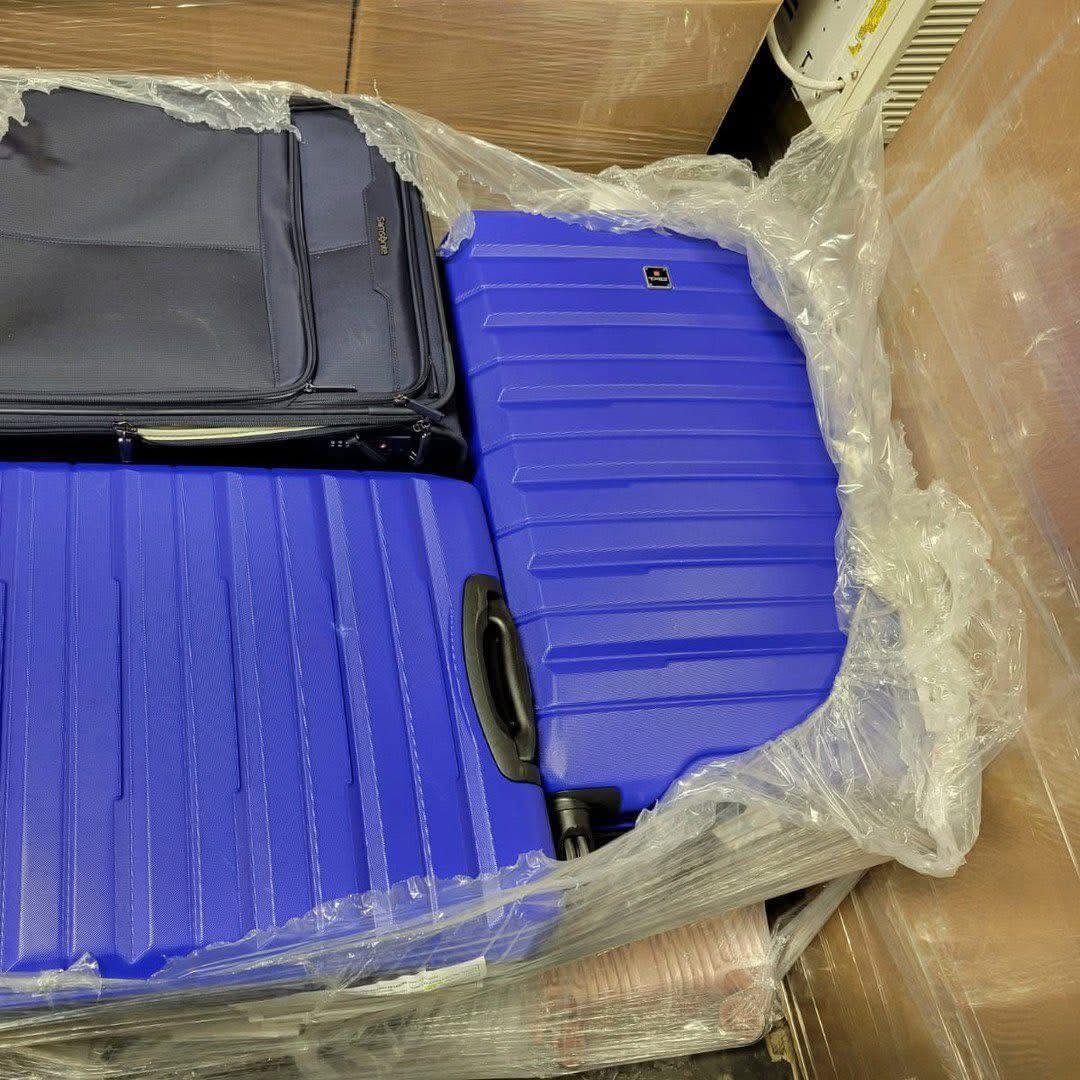 Luggage-Travel-Bags-PalletsQ.jpg