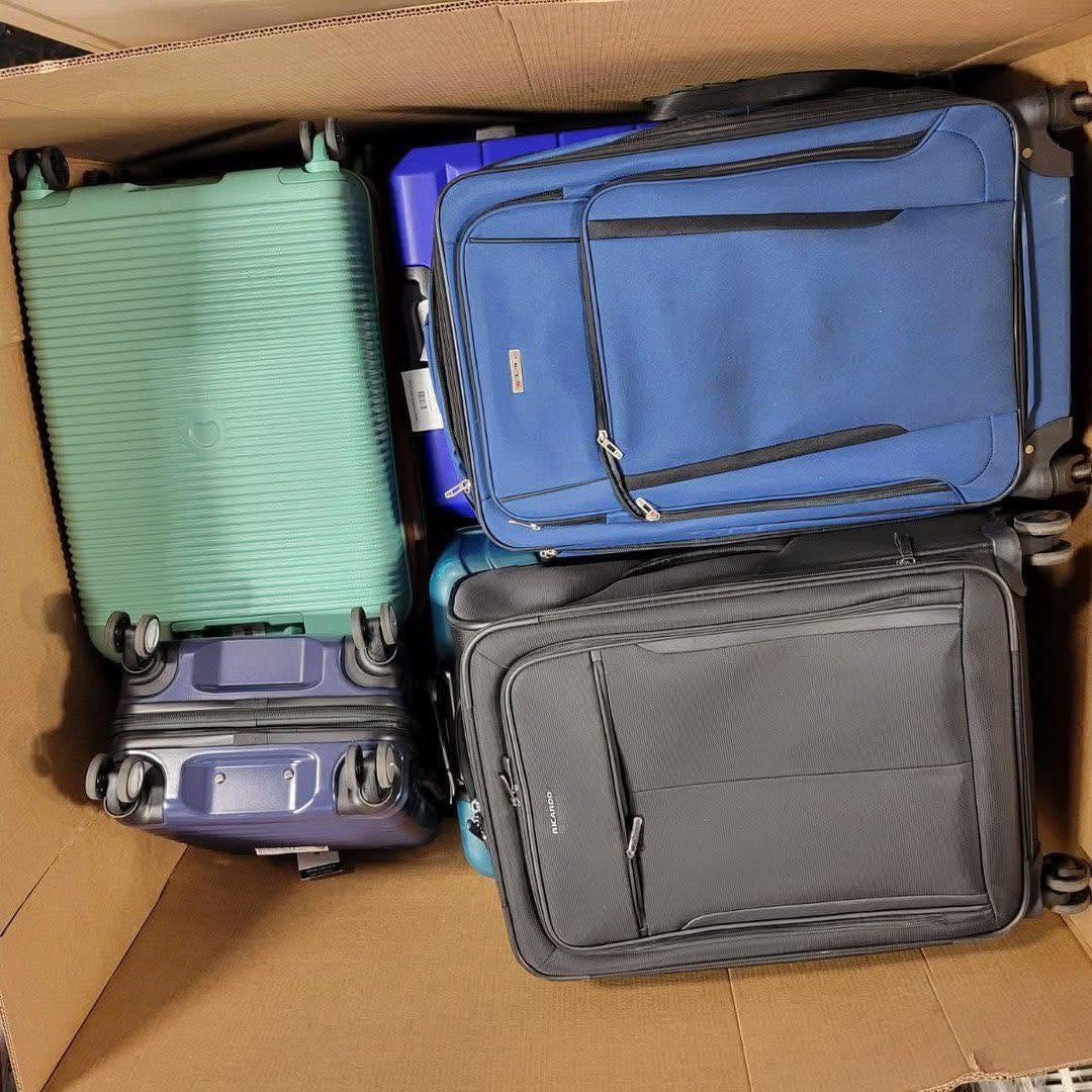 Luggage-Travel-Bags-PalletsR.jpg
