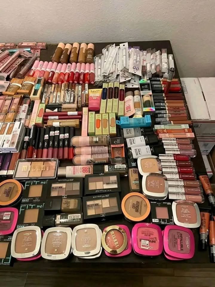 Makeup-and-Beauty-Palletsb.jpg