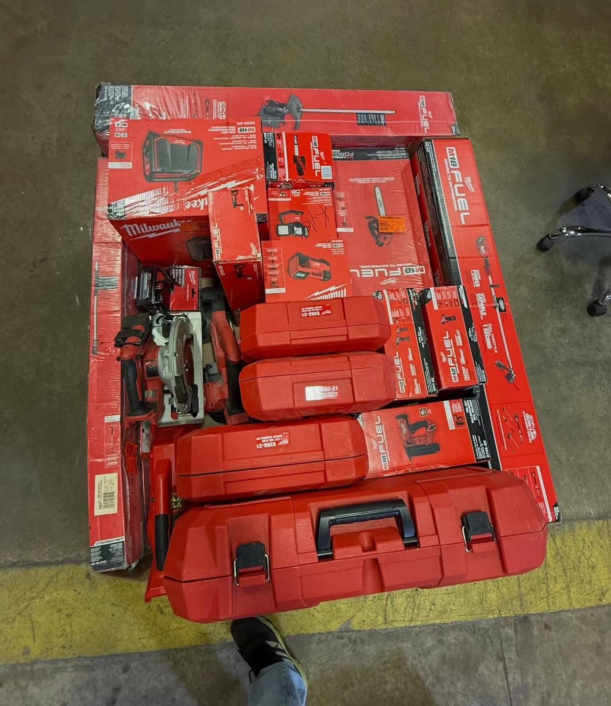 Milwaukee-Tools-Pallets4.jpg