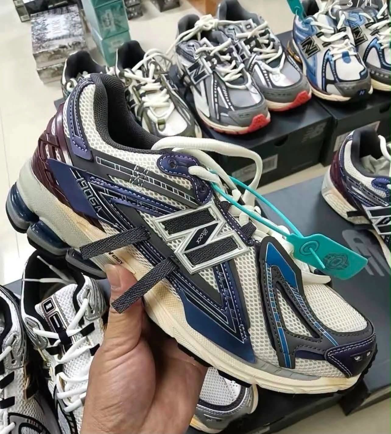 New-Balance-Shoes-Pallets1.jpg