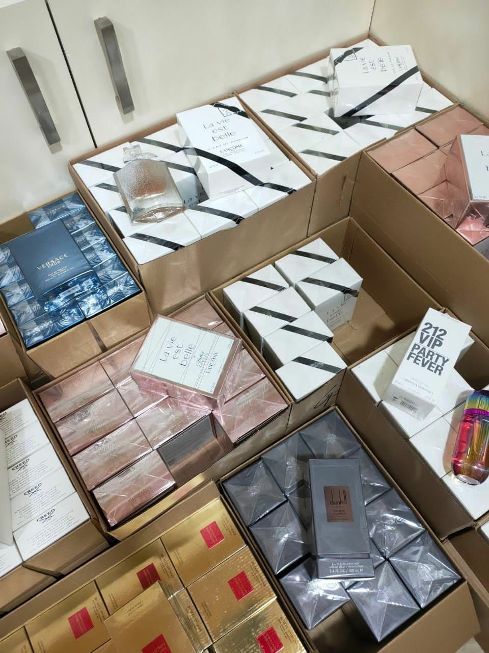 Perfume-liquidation-pallets2.jpg Perfume & Cologne Liquidation Pallet — Lot 1 - Image 2