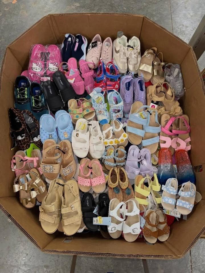 TGT-KIDS-SUMMER-SHOES-PALLET-1.jpg