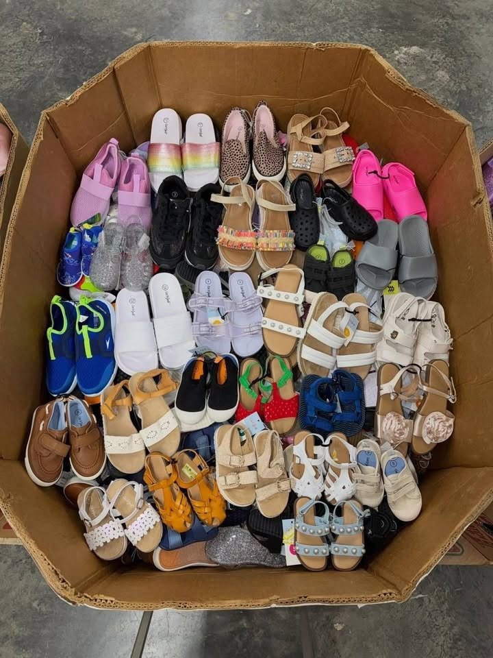 TGT-KIDS-SUMMER-SHOES-PALLET-3.jpg