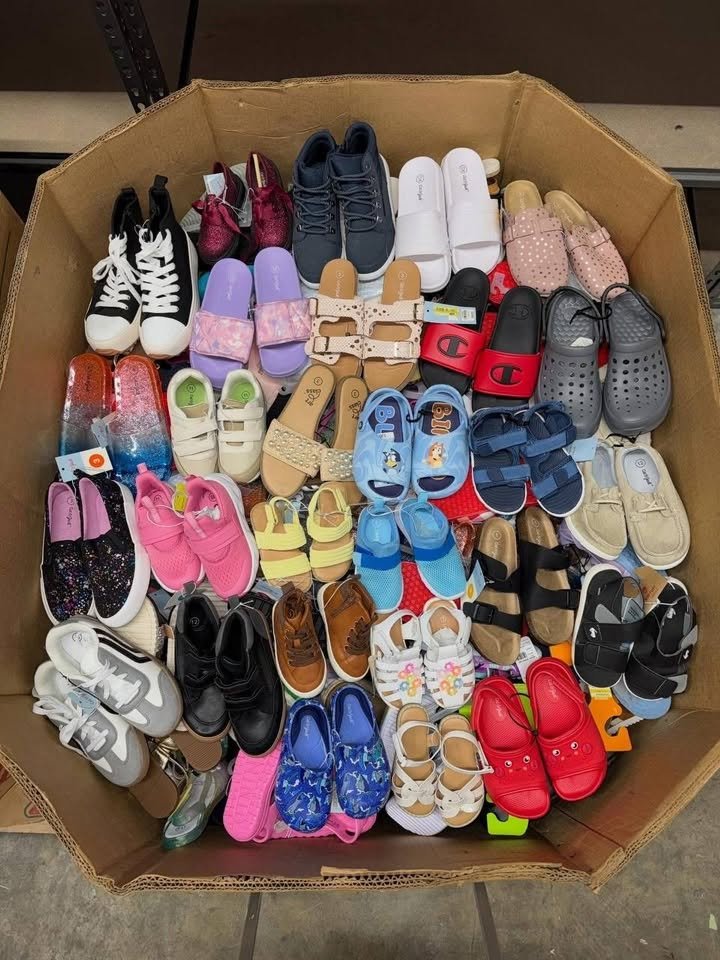 TGT-KIDS-SUMMER-SHOES-PALLET-4.jpg
