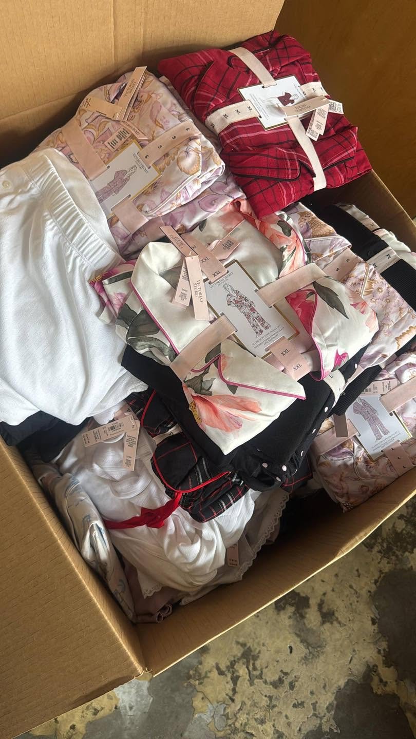 Victoria-Secret-Pyjamas-Pallets1.jpg