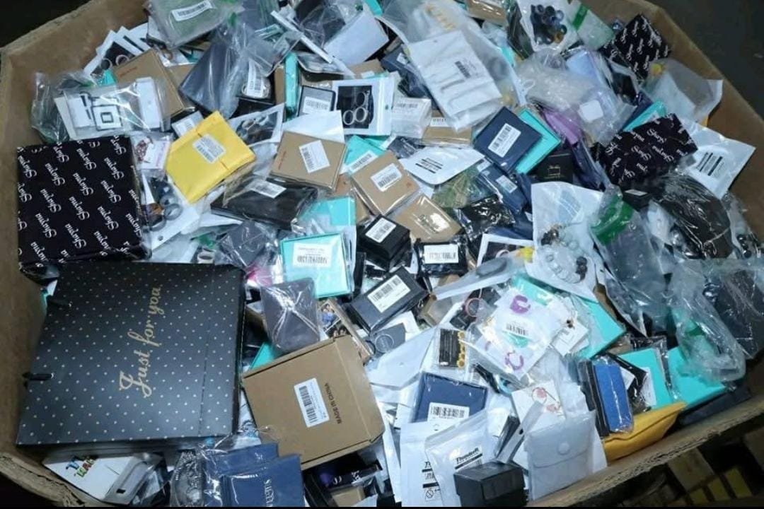 WhatsApp-Image-2025-10-23-at-15.41.36-2.jpeg Jewelry Liquidation Pallet - Image 3