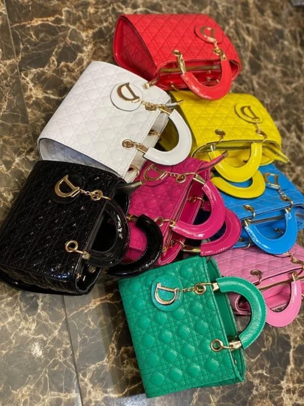 Wholesale-Handbags-Pallets.webp