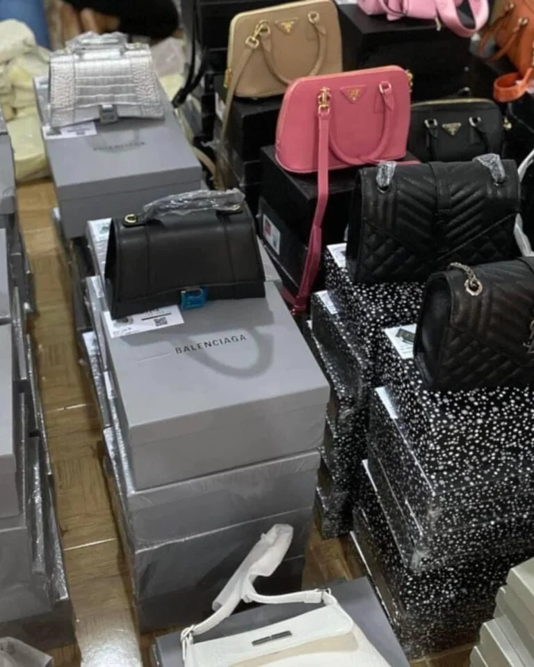 Wholesale-Handbags-Palletsc.webp