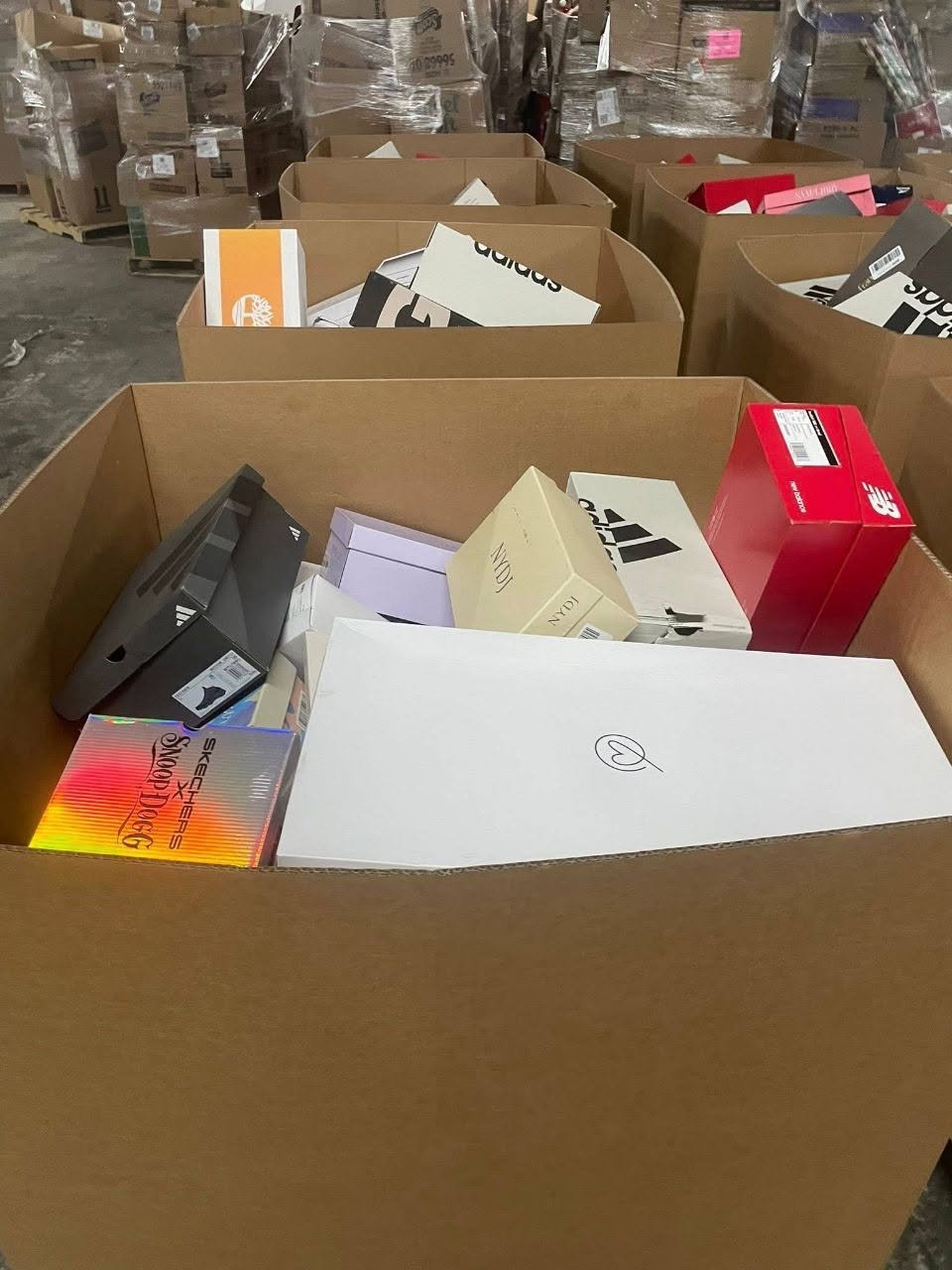 Wholesale-Mixed-Brand-shoes-palletsRE.jpg