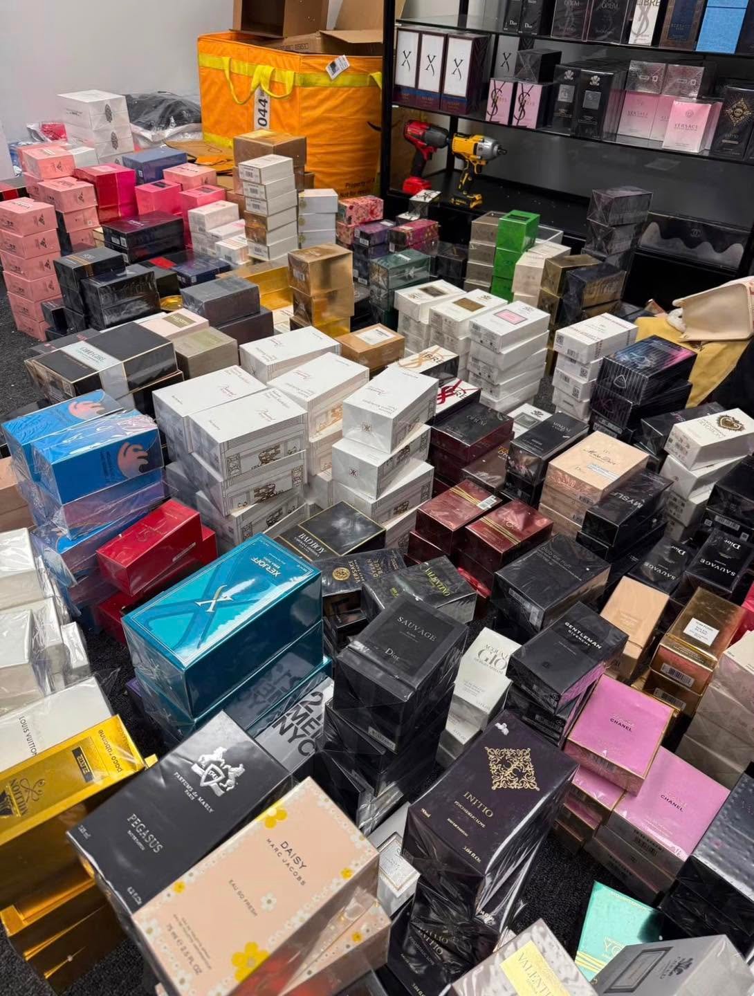 Wholesale-Perfume-Pallets-1.jpg