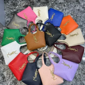 Wholesale-Women-Bags-Purse-Pallets.webp