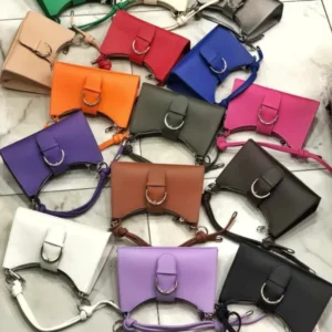 Wholesale-Women-Bags-Purse-Pallets1.webp