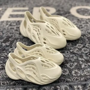 Wholesale-Yeezy-Foam-Runner-Pallets2.webp