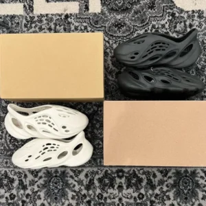 Wholesale-Yeezy-Foam-Runner-Pallets3.webp