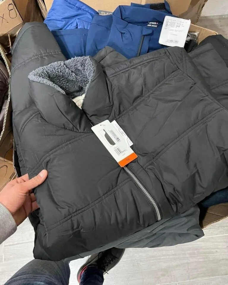Winter-Jacket-Pallets6.webp