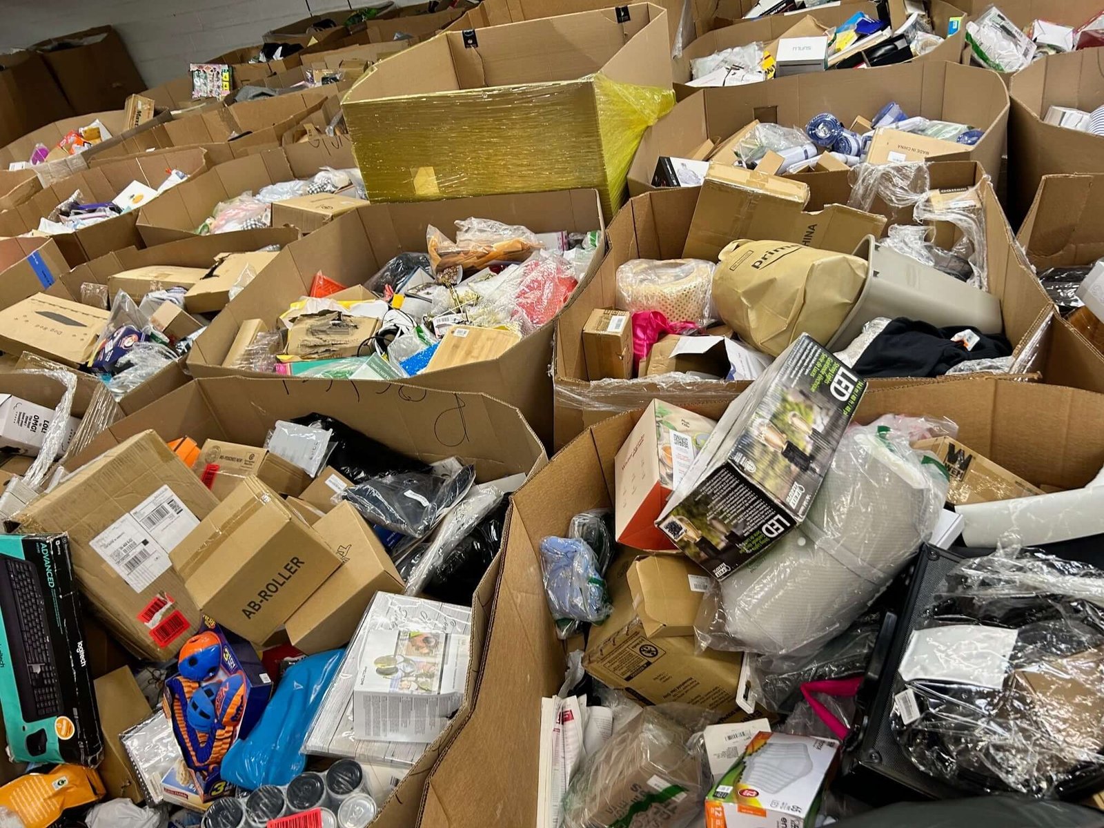 amazon-bin-store-truckload-high-piece-count.jpg