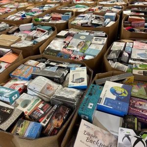 Amazon High Piece Bin Store Liquidation Truckload FL - Image 2