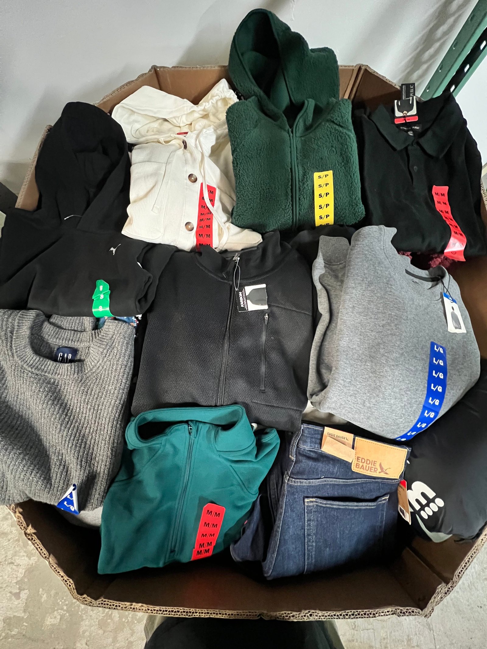 cw-clothing-5-250pcs-liquidation-wholesale-pallet-cw-clothing-5-250pcs-liquidation-wholesale-pallet-lpd-1232493368.jpg Brand Name Clothing – 250pcs Liquidation Pallet — Lot 18 - Image 4