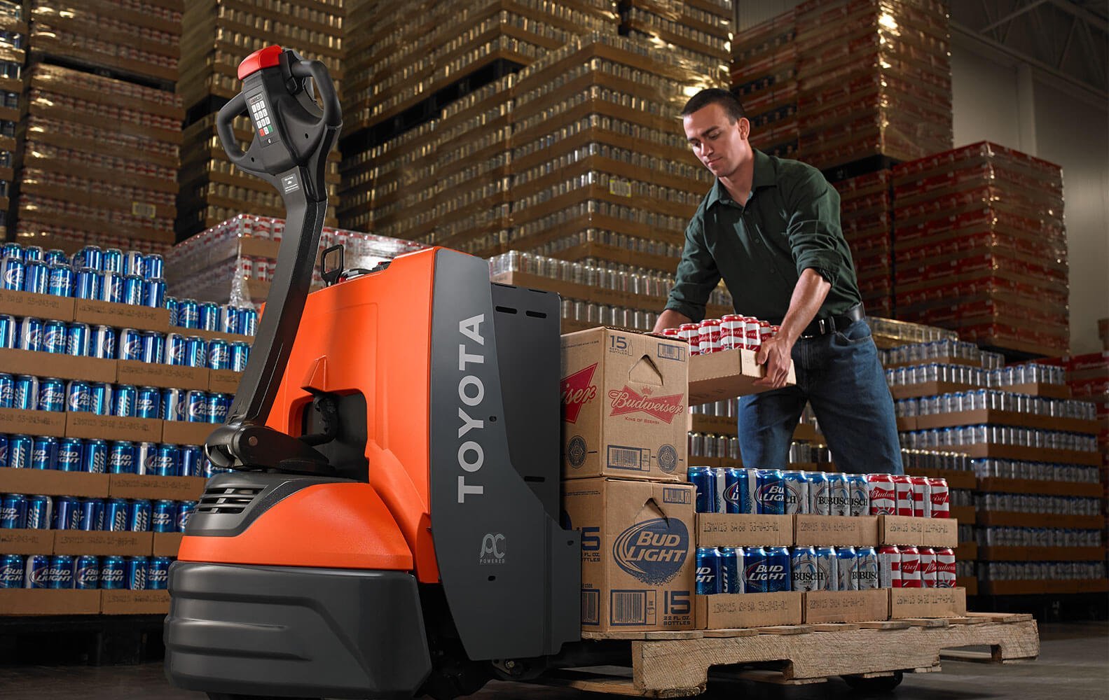 pallet-jacks-and-walkies-in-warehouse-applications-1.jpg Electric Pallet Jacks Liquidation Pallet